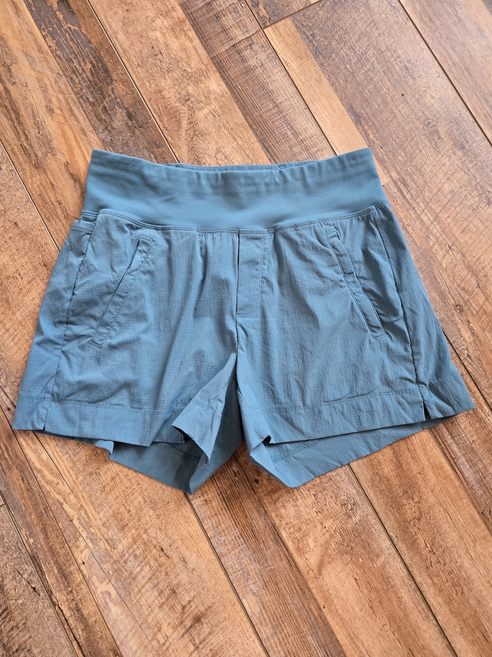 Athleta Trekkie North Shorts Size 2 Blue Teal Hiking Ripstop 3.5” Inseam